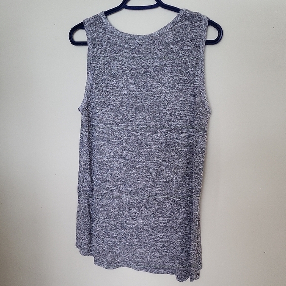 Trendy Gray Sleeveless Top – Comfortable, Stylish & Perfect for Any Occasion! - Picture 4 of 6
